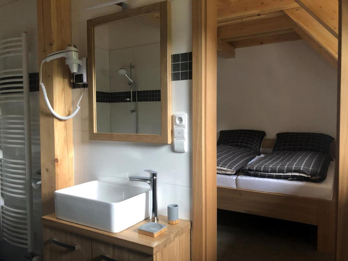 Kamenacka Myslivna Hotell Moravany  Eksteriør bilde