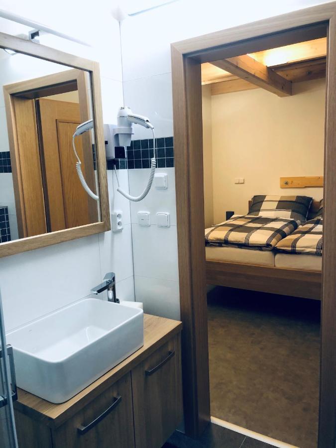 Kamenacka Myslivna Hotell Moravany  Eksteriør bilde